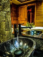 Gold Hotel