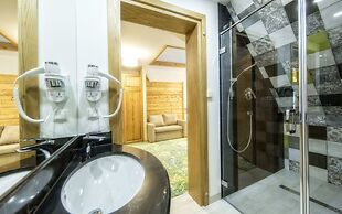 Gold Hotel