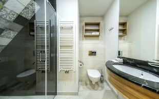 Gold Hotel