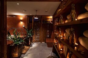 Gold Hotel