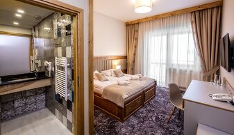 Gold Hotel