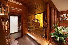 Gold Hotel