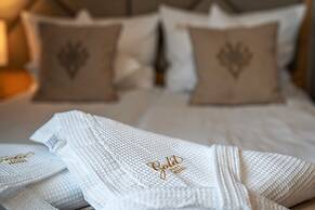 Gold Hotel
