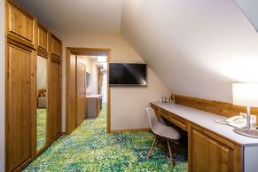 Gold Hotel