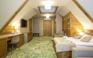 Gold Hotel