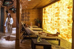 Gold Hotel