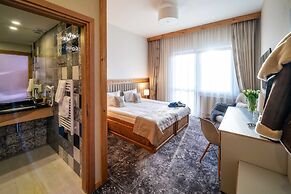 Gold Hotel