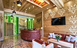 Gold Hotel