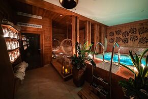 Gold Hotel