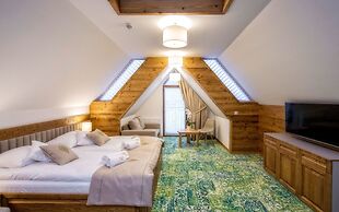 Gold Hotel