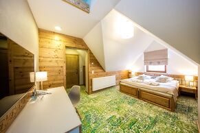 Gold Hotel