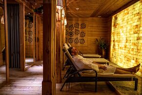Gold Hotel