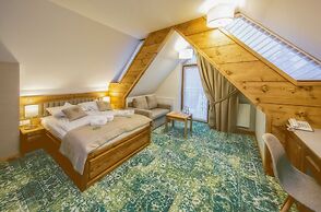 Gold Hotel