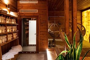 Gold Hotel