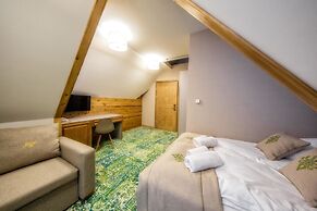 Gold Hotel