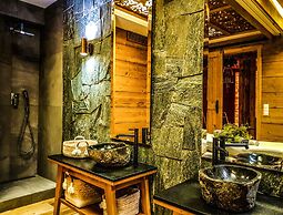 Gold Hotel