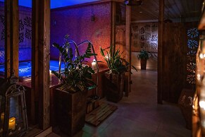 Gold Hotel