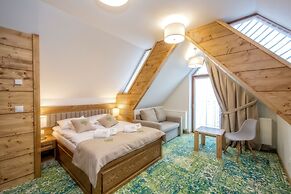 Gold Hotel