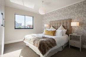 Quayside 301 by CTHA