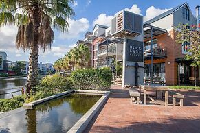 Quayside 301 by CTHA