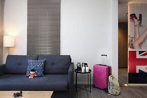 Moxy London Excel