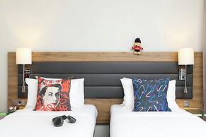 Moxy London Excel