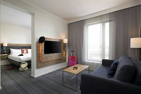 Moxy London Excel