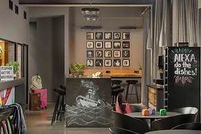 Moxy London Excel