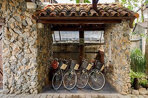 Le Charcoa Hotel