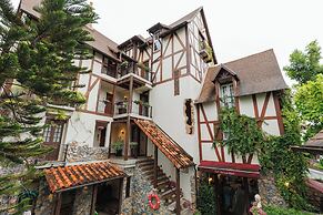 Le Charcoa Hotel