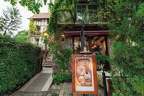 Le Charcoa Hotel