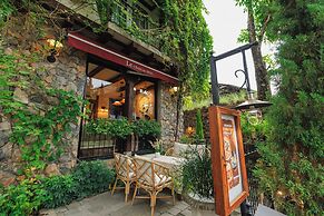 Le Charcoa Hotel