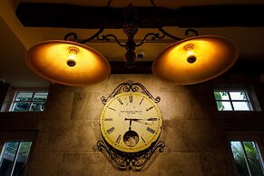 Le Charcoa Hotel