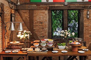 Le Charcoa Hotel