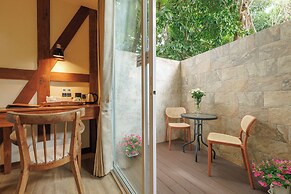 Le Charcoa Hotel
