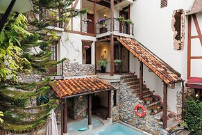 Le Charcoa Hotel