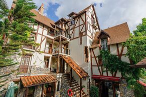 Le Charcoa Hotel