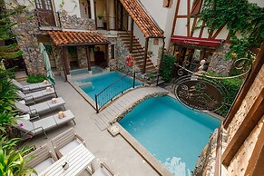 Le Charcoa Hotel