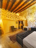 Acropolis Cave Suite