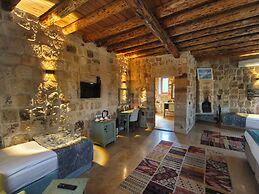Acropolis Cave Suite