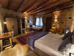 Acropolis Cave Suite
