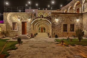 Acropolis Cave Suite