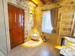 Acropolis Cave Suite