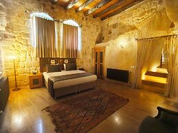 Acropolis Cave Suite