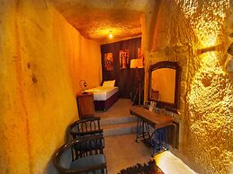 Acropolis Cave Suite