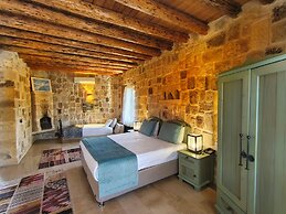 Acropolis Cave Suite