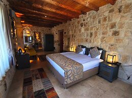 Acropolis Cave Suite