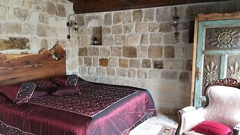 Assiana Cave House