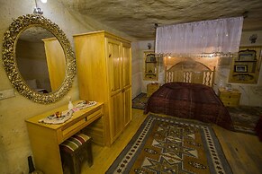 Assiana Cave House