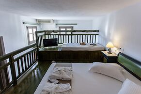 Athina Studios & Suites